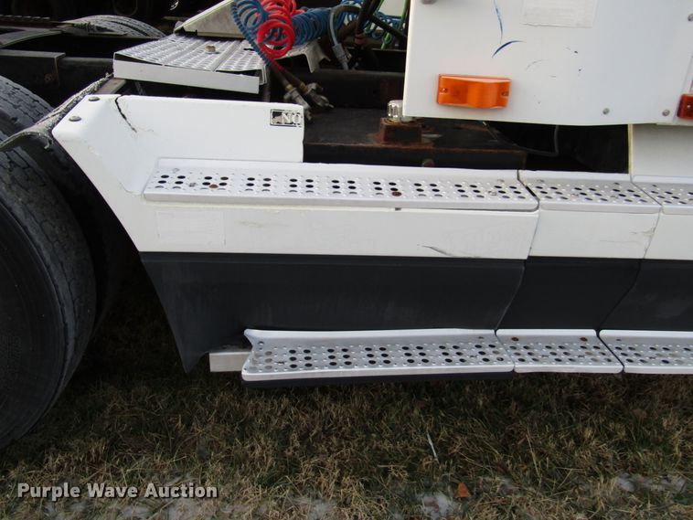 image for item DH8362 1993 Freightliner FLD semi truck