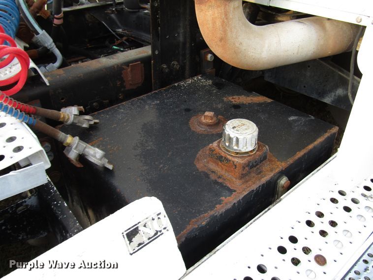 image for item DH8362 1993 Freightliner FLD semi truck