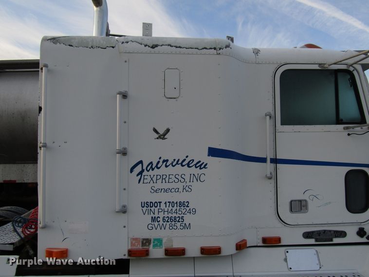 image for item DH8362 1993 Freightliner FLD semi truck