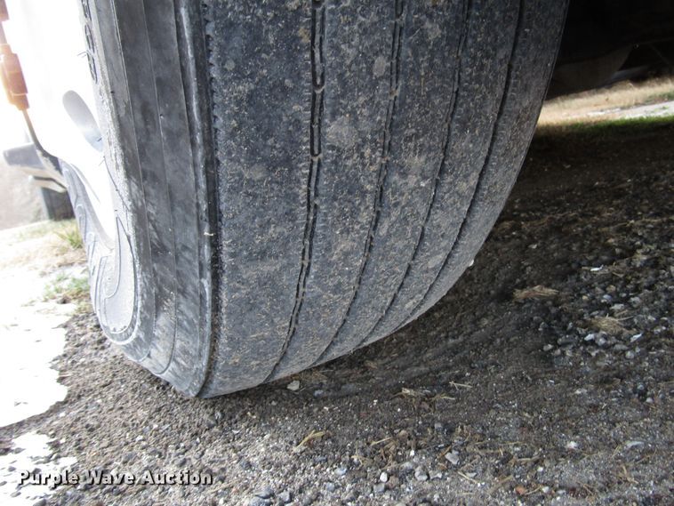 image for item DH8362 1993 Freightliner FLD semi truck