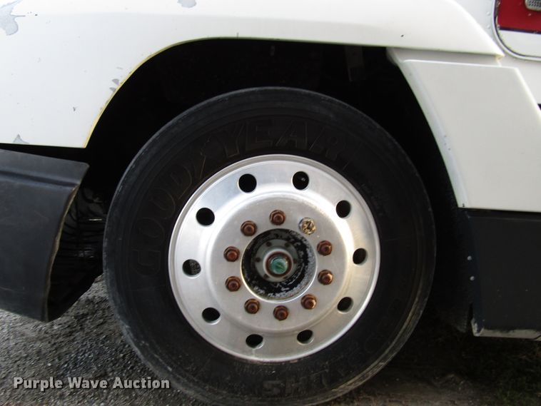 image for item DH8362 1993 Freightliner FLD semi truck