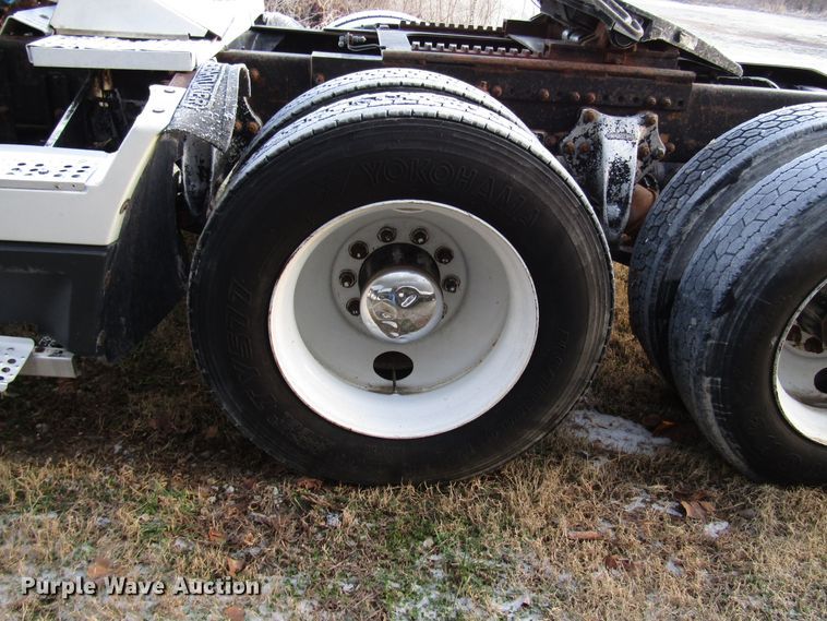 image for item DH8362 1993 Freightliner FLD semi truck