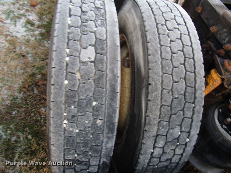 image for item DH8362 1993 Freightliner FLD semi truck