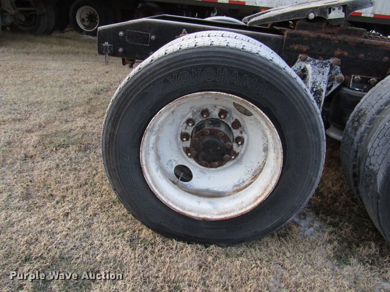 image for item DH8362 1993 Freightliner FLD semi truck