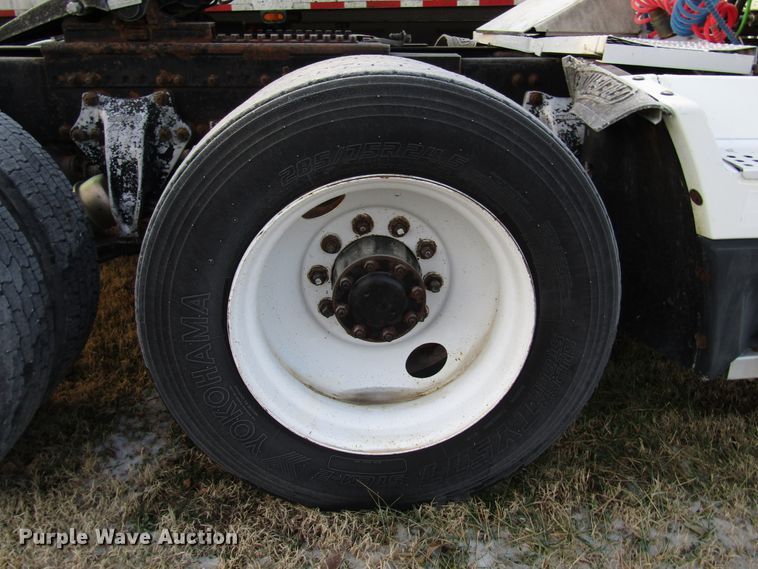 image for item DH8362 1993 Freightliner FLD semi truck