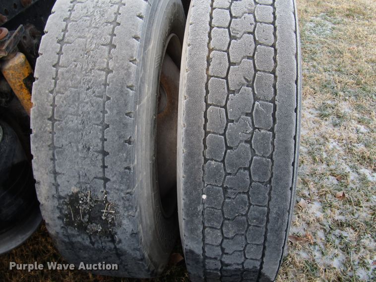 image for item DH8362 1993 Freightliner FLD semi truck