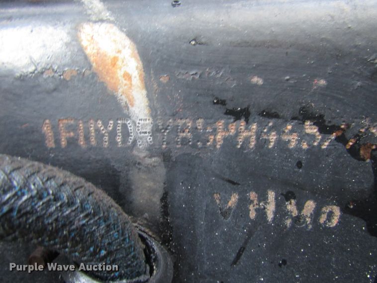 image for item DH8362 1993 Freightliner FLD semi truck