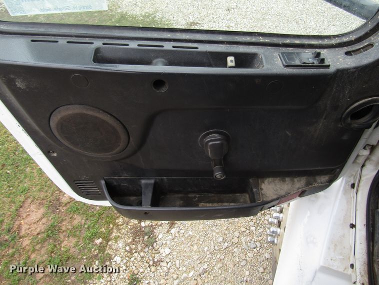 image for item DH8365 1999 Volvo VN semi truck