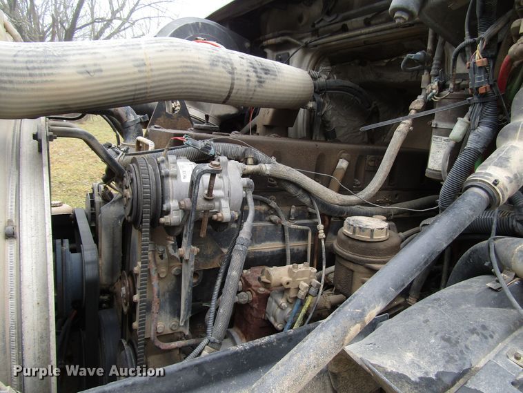 image for item DH8365 1999 Volvo VN semi truck