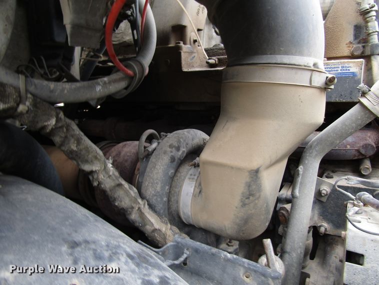 image for item DH8365 1999 Volvo VN semi truck