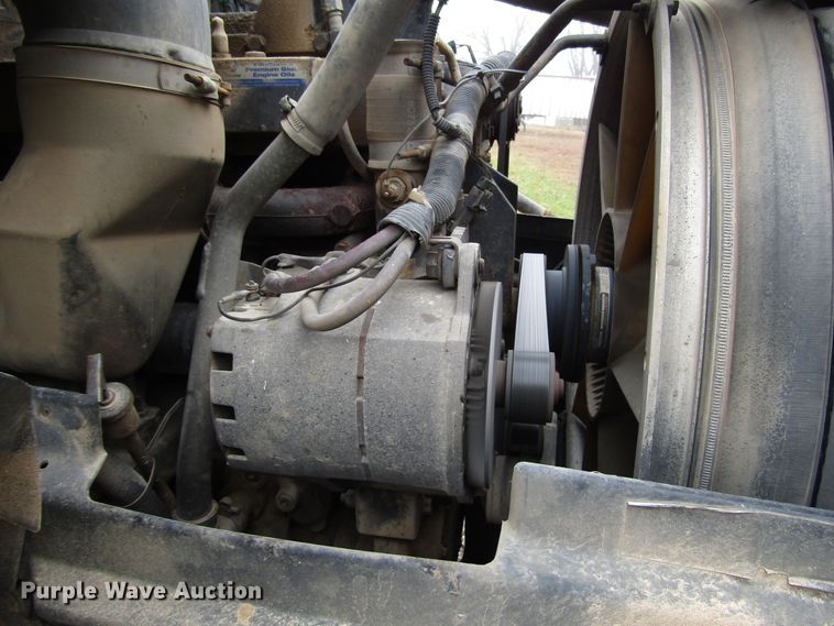 image for item DH8365 1999 Volvo VN semi truck