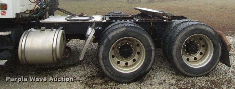 image for item DH8365 1999 Volvo VN semi truck