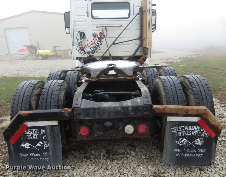 image for item DH8365 1999 Volvo VN semi truck