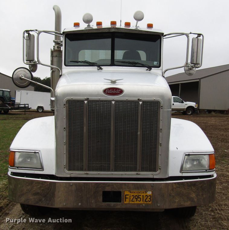image for item DH8368 2007 Peterbilt 385 semi truck
