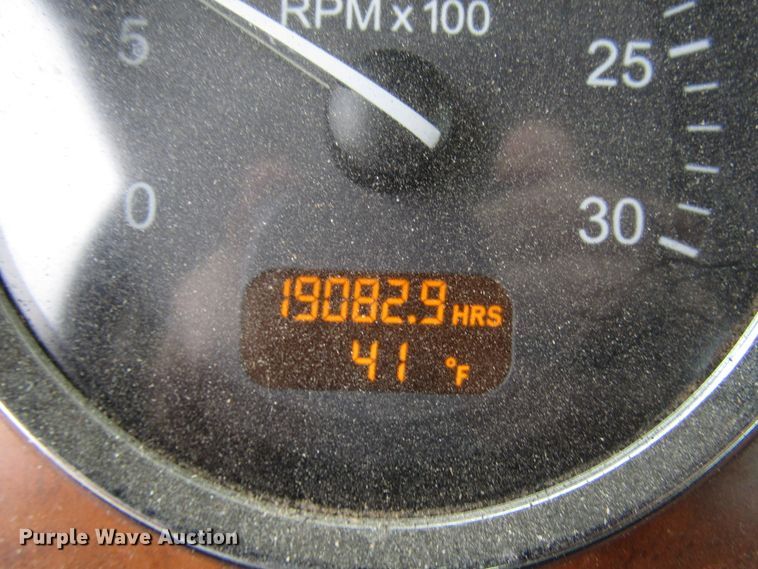 image for item DH8368 2007 Peterbilt 385 semi truck