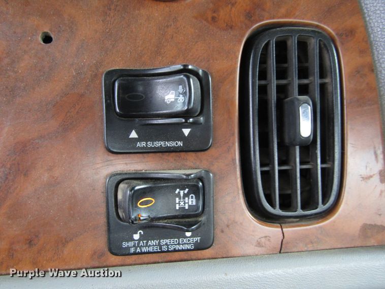 image for item DH8368 2007 Peterbilt 385 semi truck