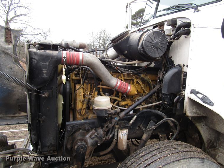 image for item DH8368 2007 Peterbilt 385 semi truck