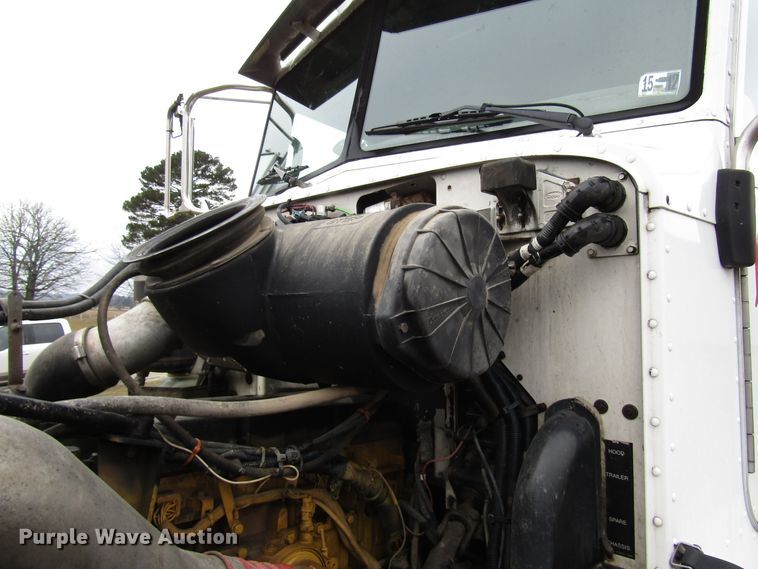 image for item DH8368 2007 Peterbilt 385 semi truck