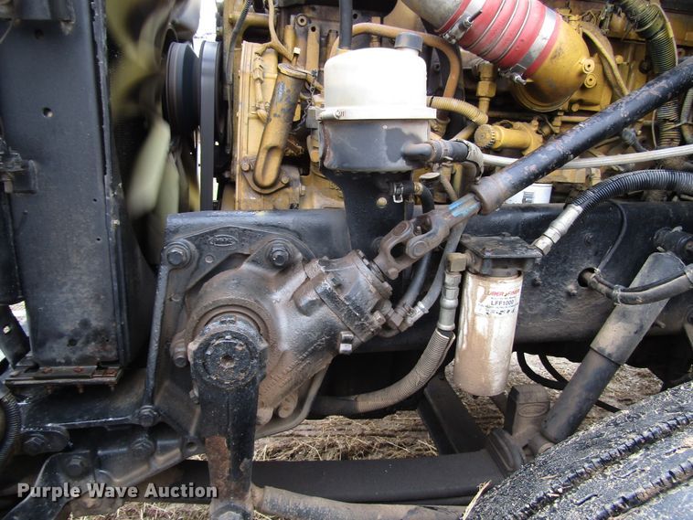 image for item DH8368 2007 Peterbilt 385 semi truck