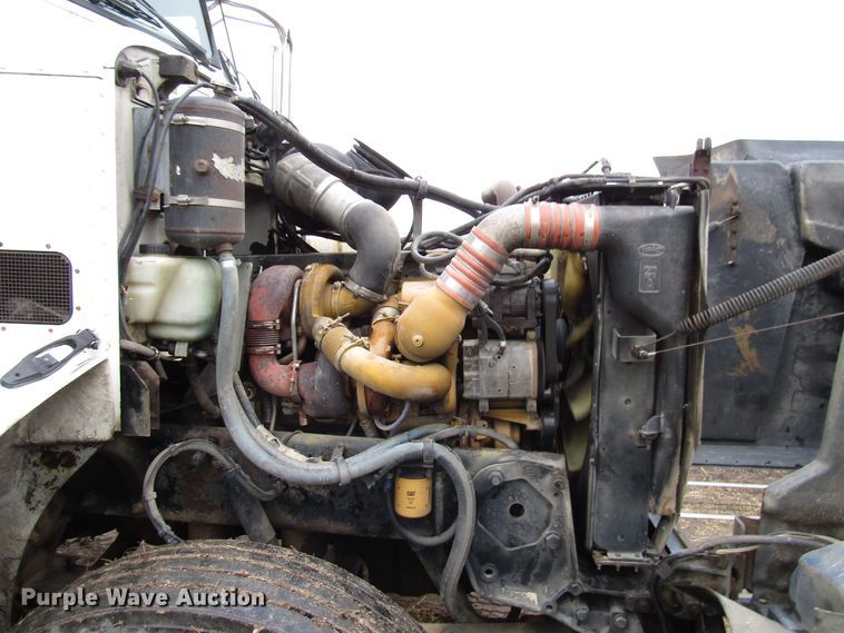 image for item DH8368 2007 Peterbilt 385 semi truck