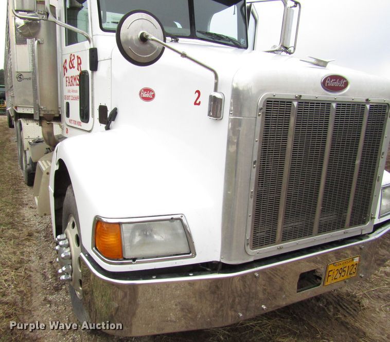 image for item DH8368 2007 Peterbilt 385 semi truck