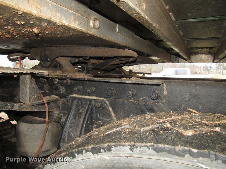 image for item DH8368 2007 Peterbilt 385 semi truck