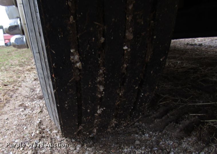 image for item DH8368 2007 Peterbilt 385 semi truck