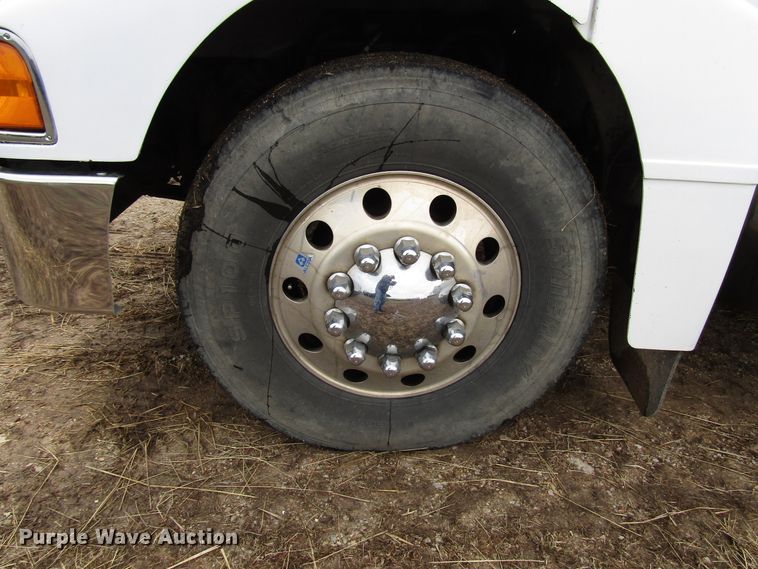 image for item DH8368 2007 Peterbilt 385 semi truck