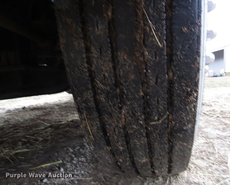 image for item DH8368 2007 Peterbilt 385 semi truck