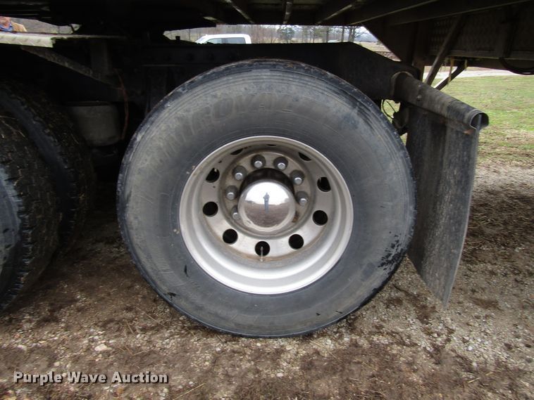 image for item DH8368 2007 Peterbilt 385 semi truck