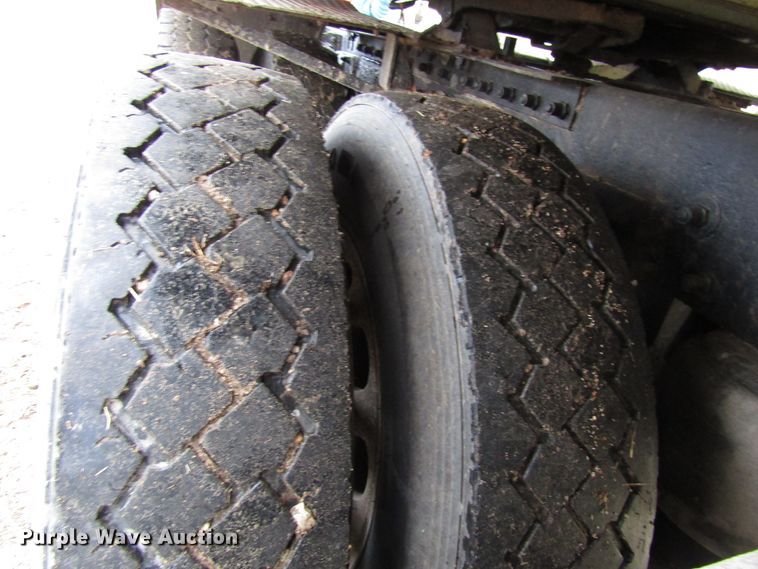 image for item DH8368 2007 Peterbilt 385 semi truck