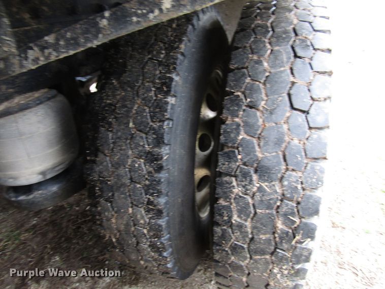 image for item DH8368 2007 Peterbilt 385 semi truck