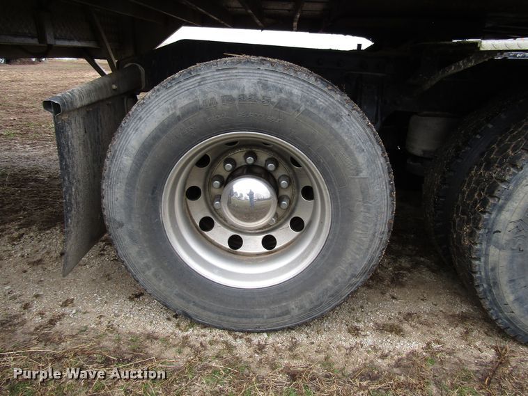 image for item DH8368 2007 Peterbilt 385 semi truck