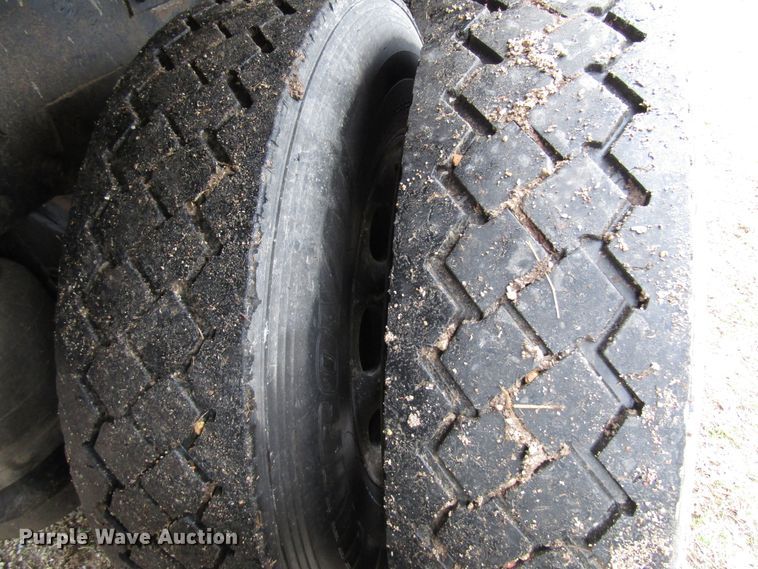 image for item DH8368 2007 Peterbilt 385 semi truck