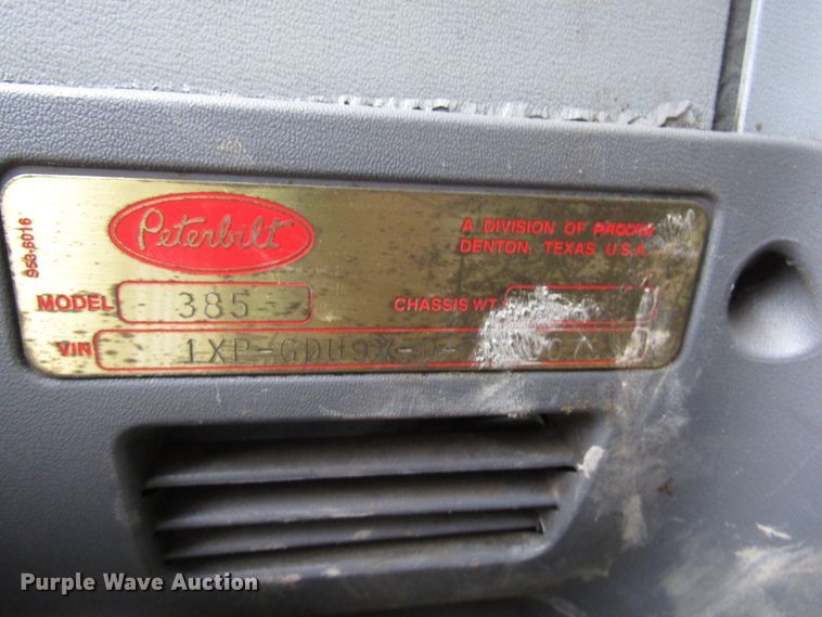 image for item DH8368 2007 Peterbilt 385 semi truck