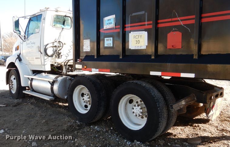 image for item DI0000 2006 Sterling L-Line semi truck