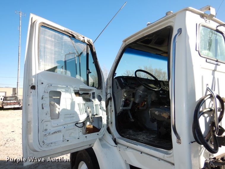 image for item DI0000 2006 Sterling L-Line semi truck