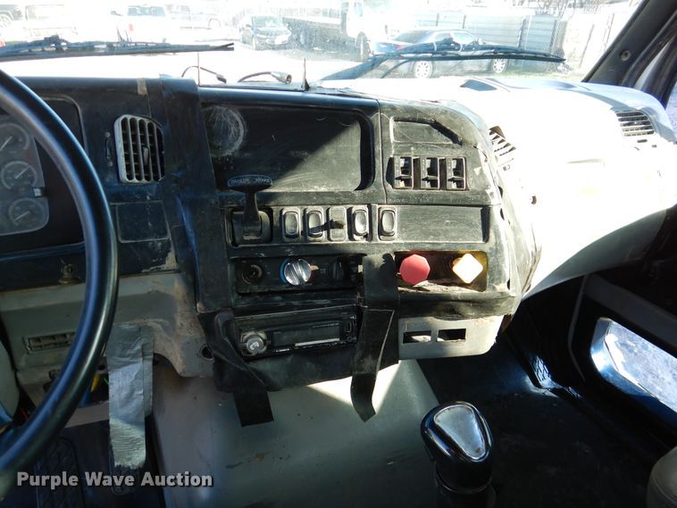 image for item DI0000 2006 Sterling L-Line semi truck