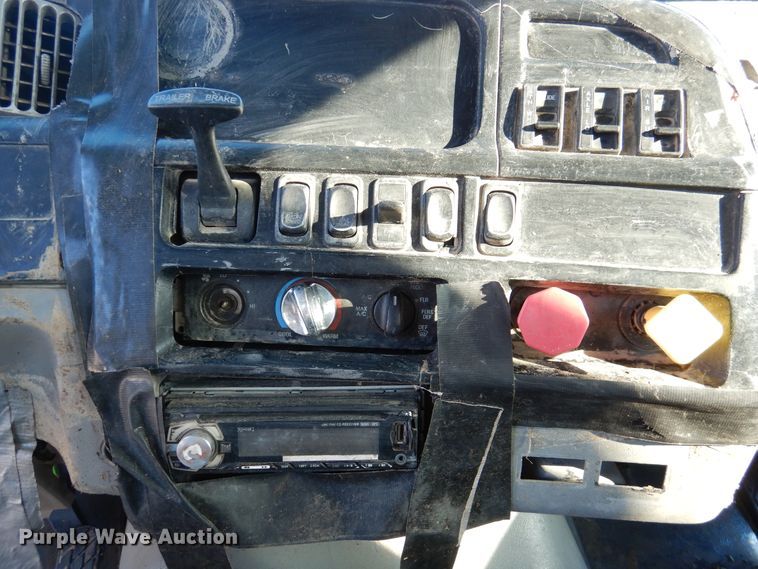 image for item DI0000 2006 Sterling L-Line semi truck