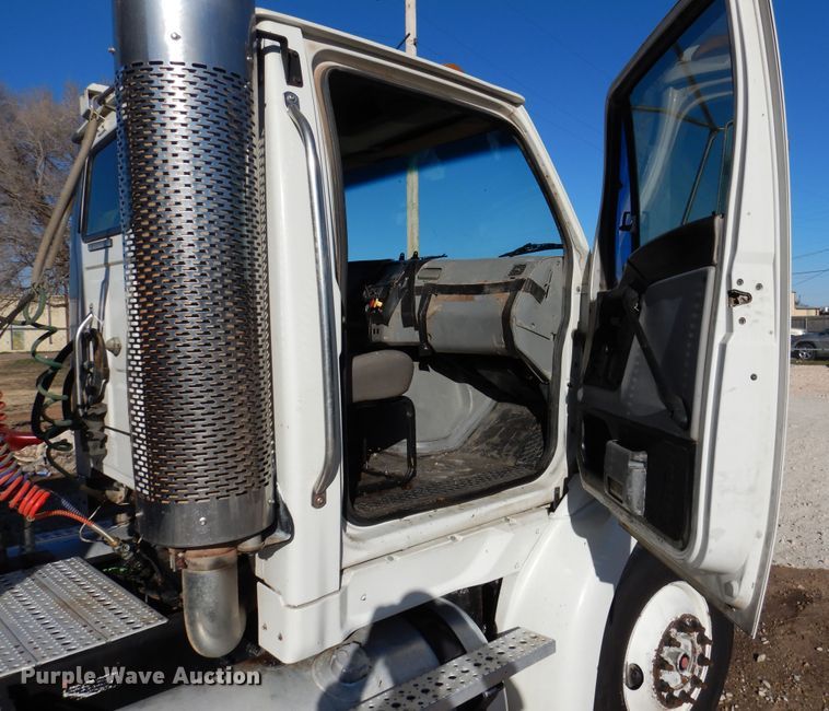 image for item DI0000 2006 Sterling L-Line semi truck