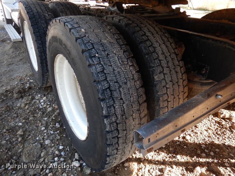 image for item DI0000 2006 Sterling L-Line semi truck