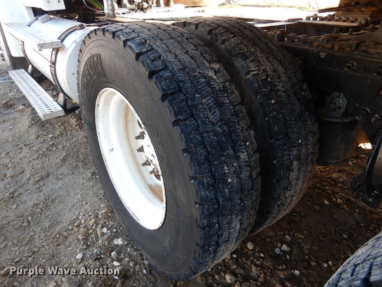 image for item DI0000 2006 Sterling L-Line semi truck