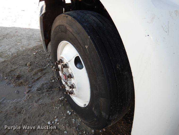 image for item DI0000 2006 Sterling L-Line semi truck