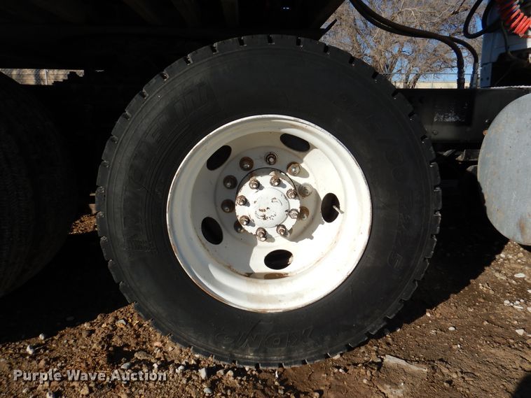 image for item DI0000 2006 Sterling L-Line semi truck