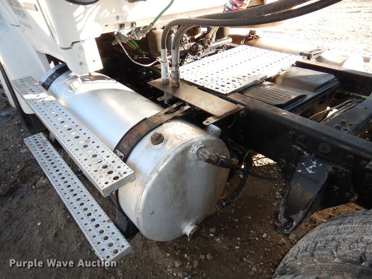 image for item DI0000 2006 Sterling L-Line semi truck