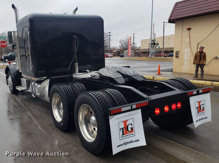 image for item EL9756 1979 Peterbilt 359 semi truck