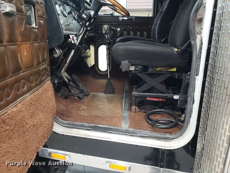 image for item EL9756 1979 Peterbilt 359 semi truck