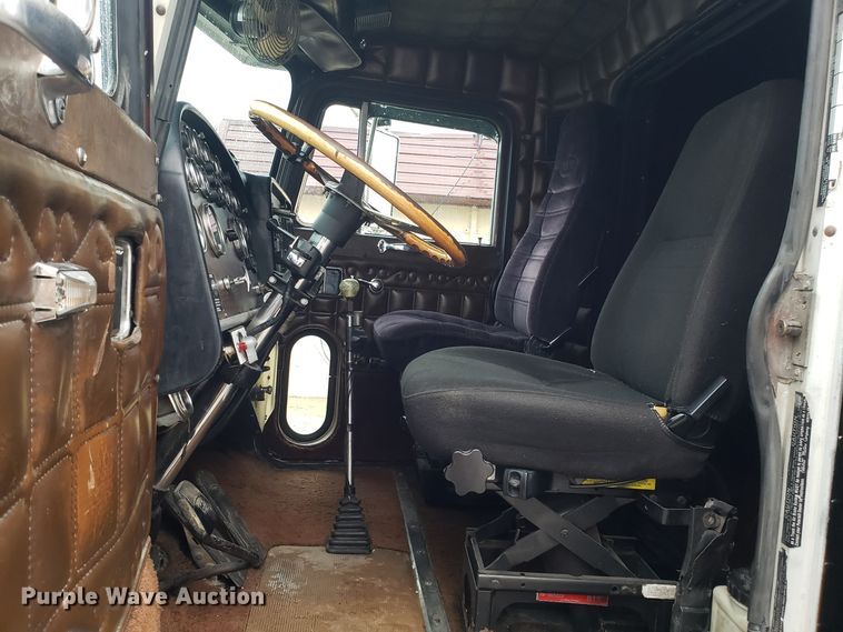 image for item EL9756 1979 Peterbilt 359 semi truck