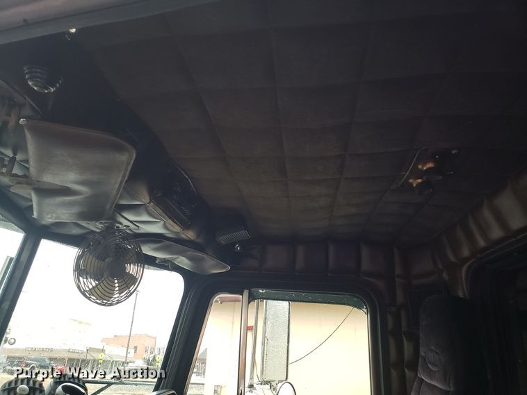 image for item EL9756 1979 Peterbilt 359 semi truck