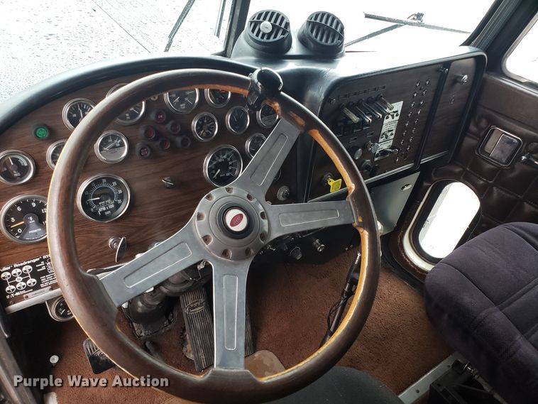 image for item EL9756 1979 Peterbilt 359 semi truck